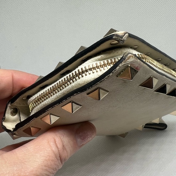 Valentino Rockstud Ivory Wallet - Picture 4 of 10